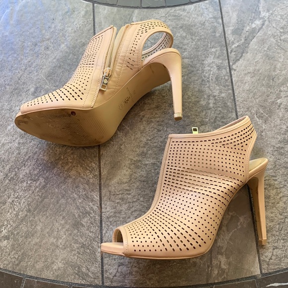 Ann Taylor 4” tan sandal heels size 8 - Picture 8 of 13